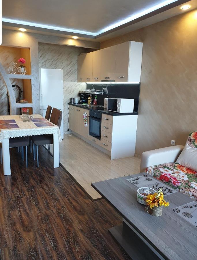 Sunshine Apartment Pomorie Bagian luar foto