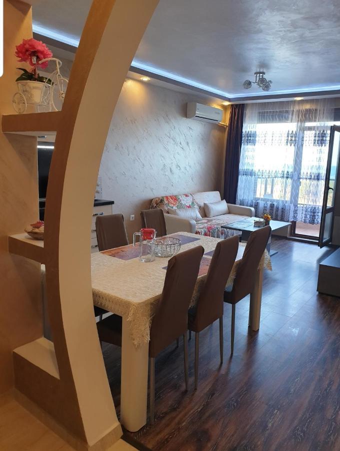Sunshine Apartment Pomorie Bagian luar foto
