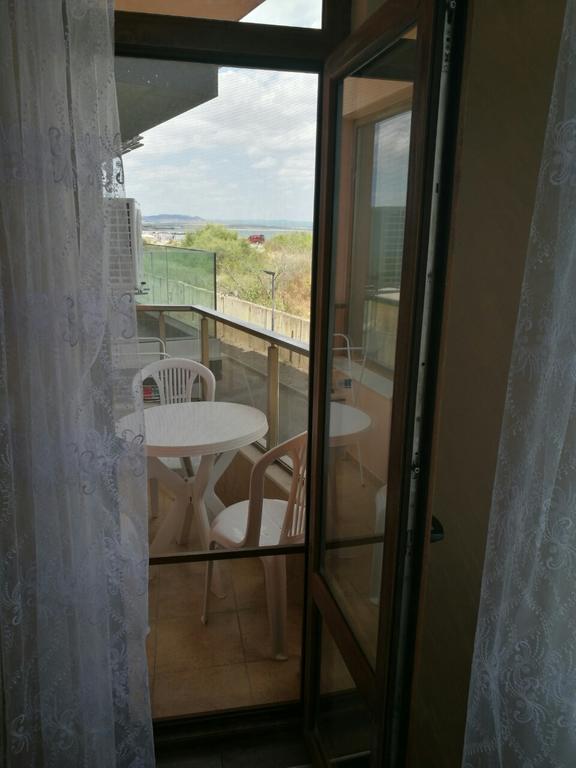 Sunshine Apartment Pomorie Bagian luar foto