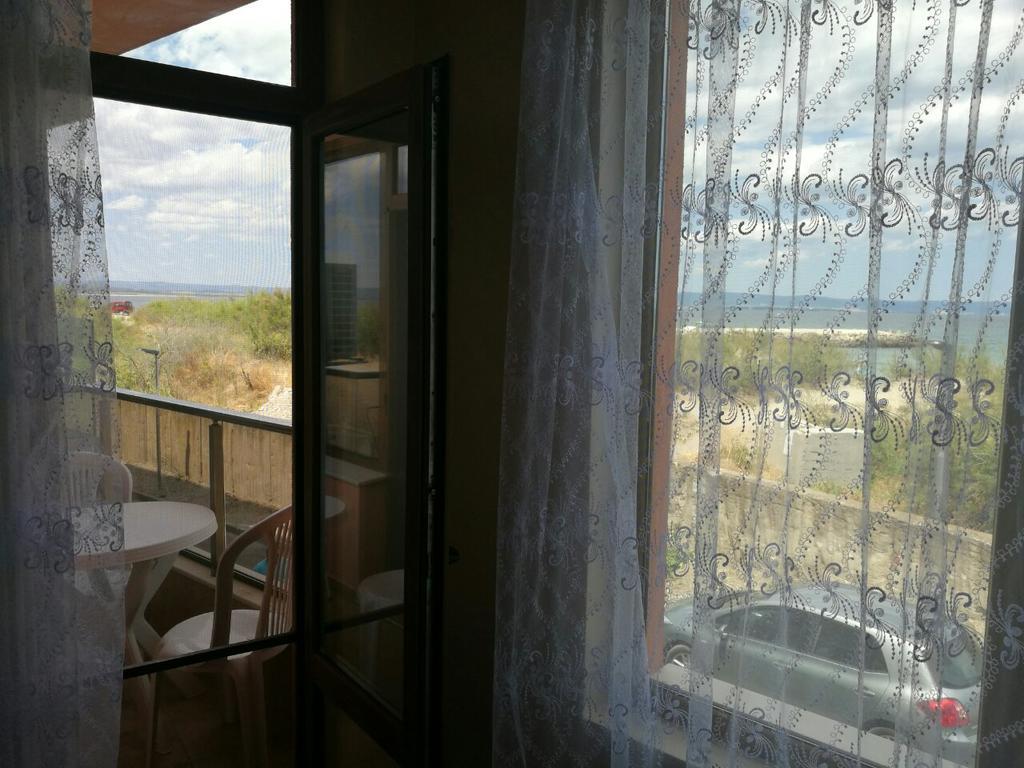 Sunshine Apartment Pomorie Bagian luar foto