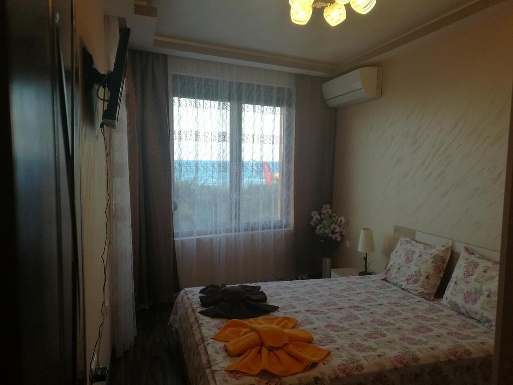 Sunshine Apartment Pomorie Bagian luar foto